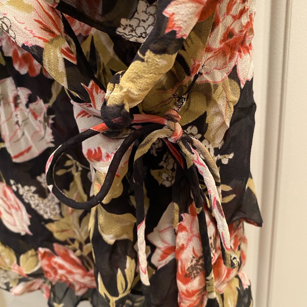 Black & coral floral silk top 2 layers with ties on side bought to be oversized - Picture 3 of 5